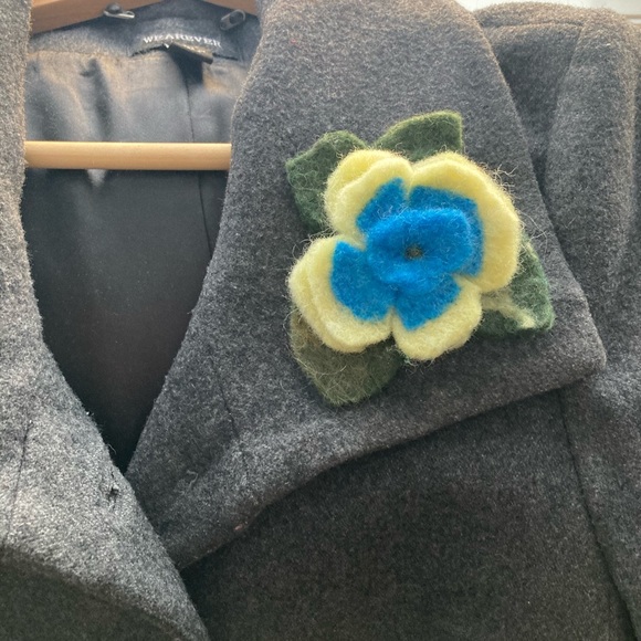 Hand Felted Floral Pins Brooches - Picture 10 of 10